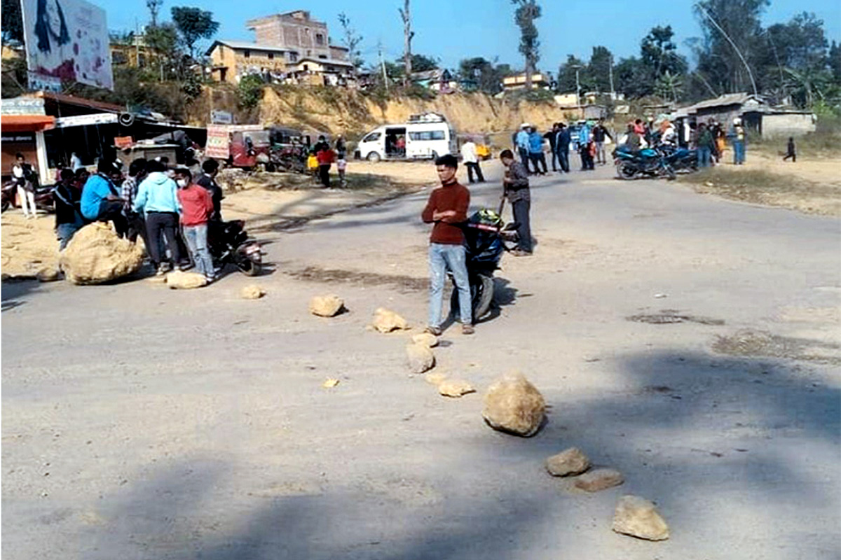 रत्न राजमार्गअन्तर्गत छिन्चुमा सडक अवरुद्ध